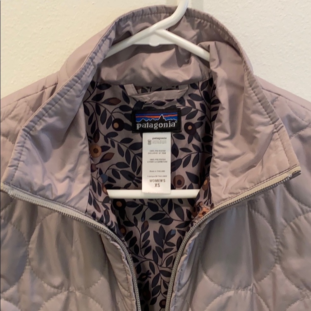 Patagonia Quilted Lightweight Jacket - Picture 2 of 4